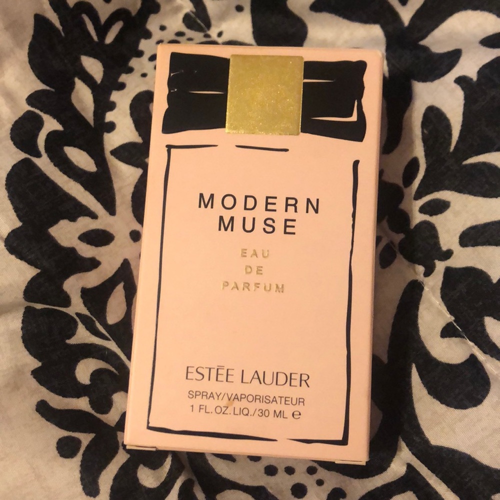 ESTEE LAUDER MODERN MUSE